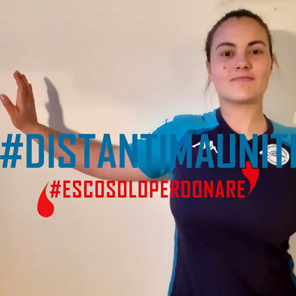 impostaprofilo distantimauniti escosoloperdonae Veronica Mazzanti